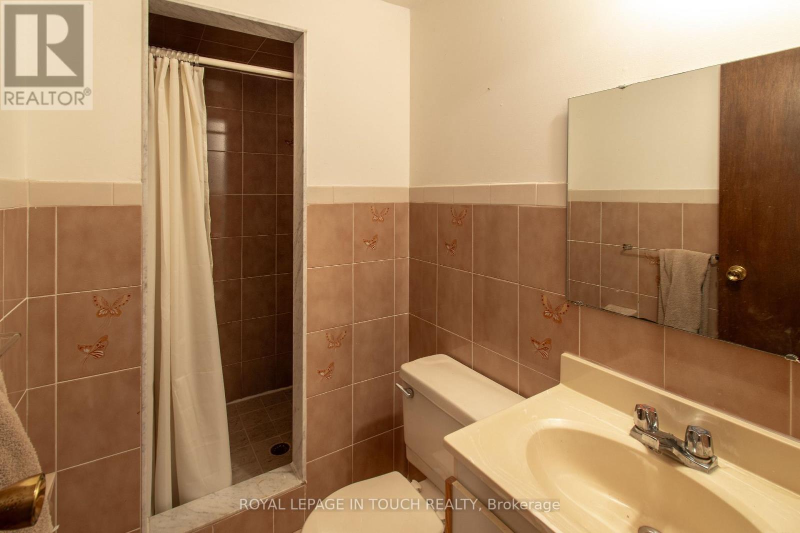 21 Robins Point Road, Tay, ON - Indoor Photo Showing Bathroom