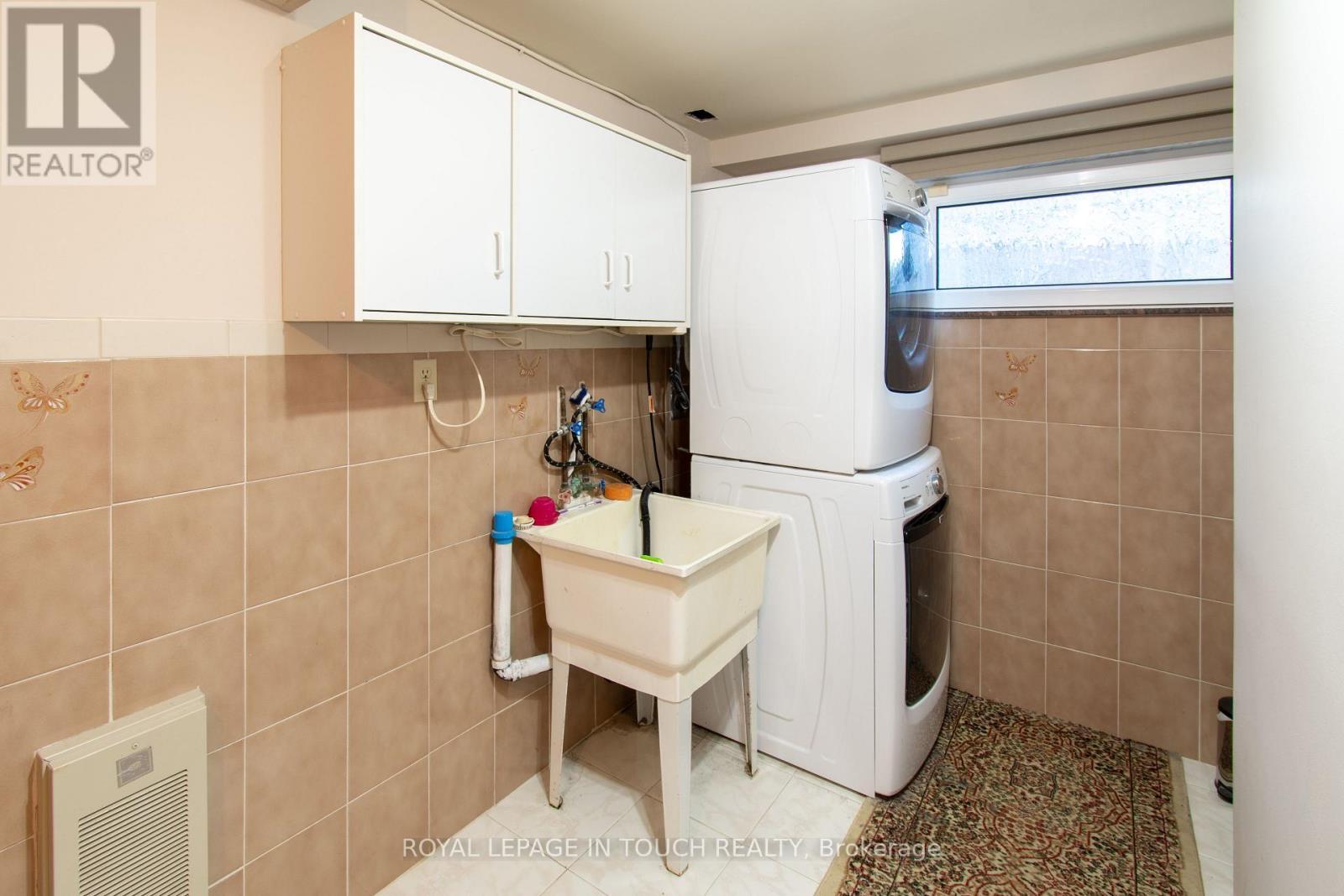 21 Robins Point Road, Tay, ON - Indoor Photo Showing Laundry Room