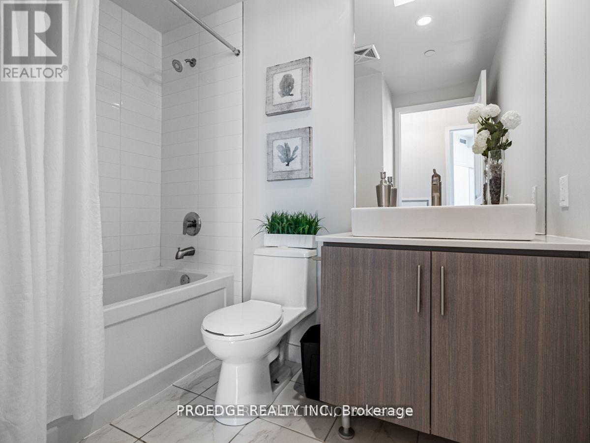 1504 - 1 The Esplanade Street, Toronto, ON - Indoor Photo Showing Bathroom