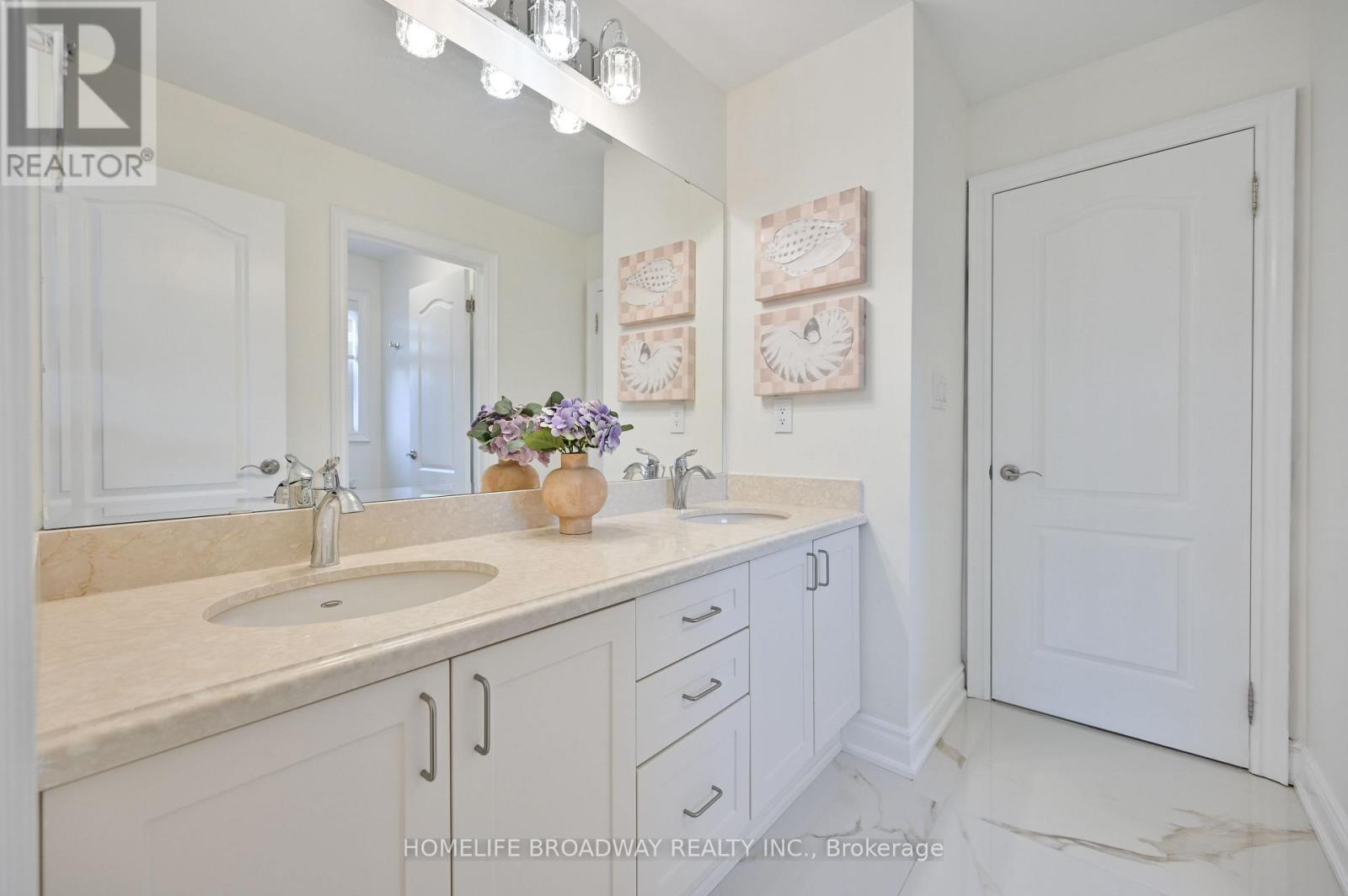 bathroom - 55 Avenue Road, Richmond Hill, ON - Indoor Photo Showing Bathroom