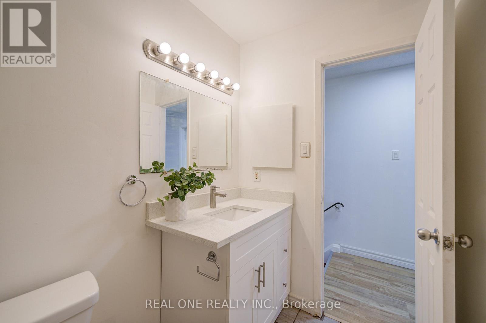 2525 Trident Avenue, Mississauga, ON - Indoor Photo Showing Bathroom