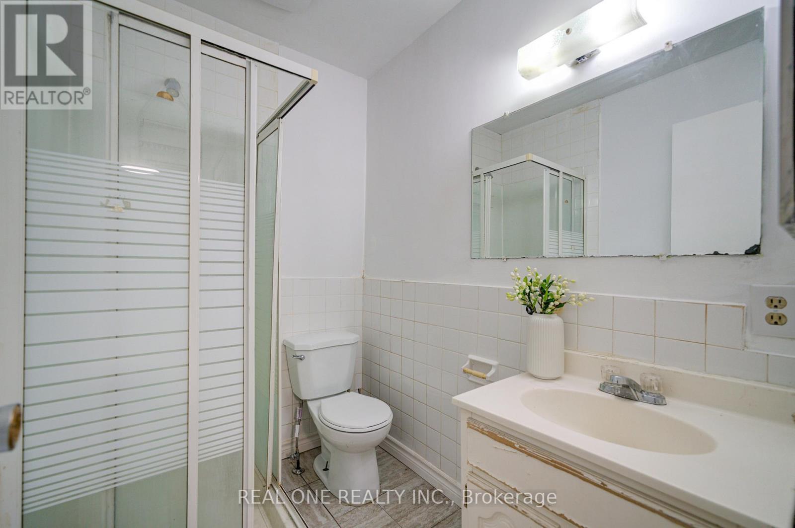 2525 Trident Avenue, Mississauga, ON - Indoor Photo Showing Bathroom
