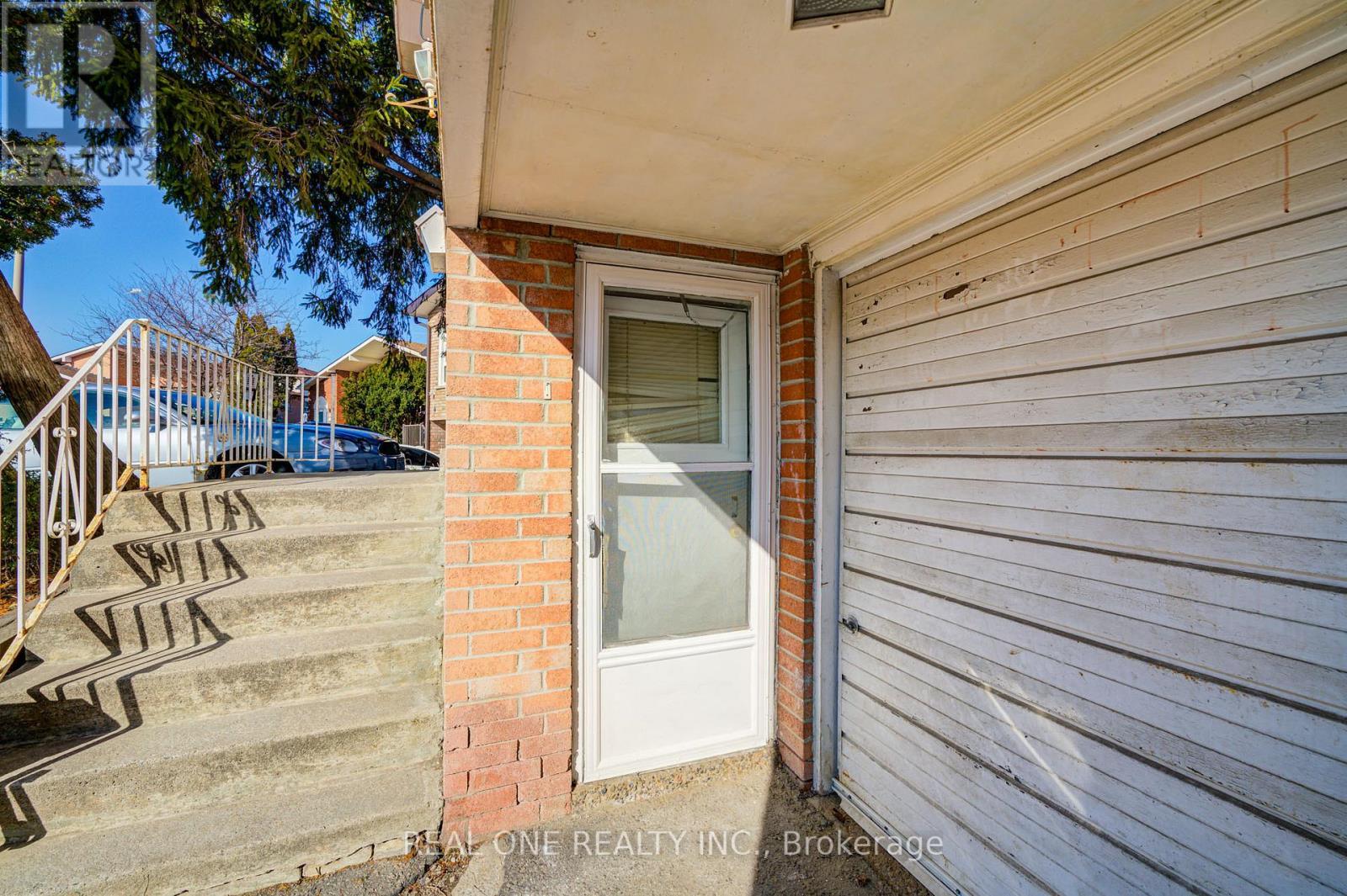 2525 Trident Avenue, Mississauga, ON - Outdoor With Exterior