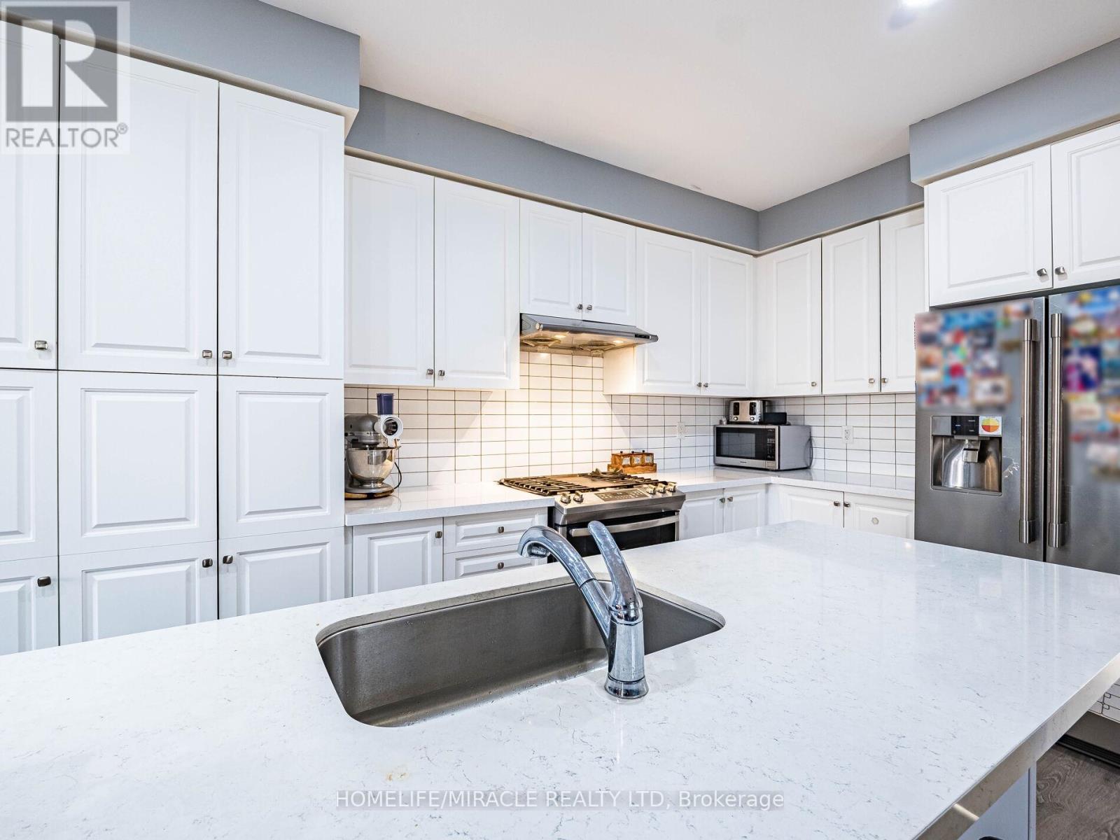 3 Doris Pawley Crescent, Caledon, ON - Indoor Photo Showing Kitchen