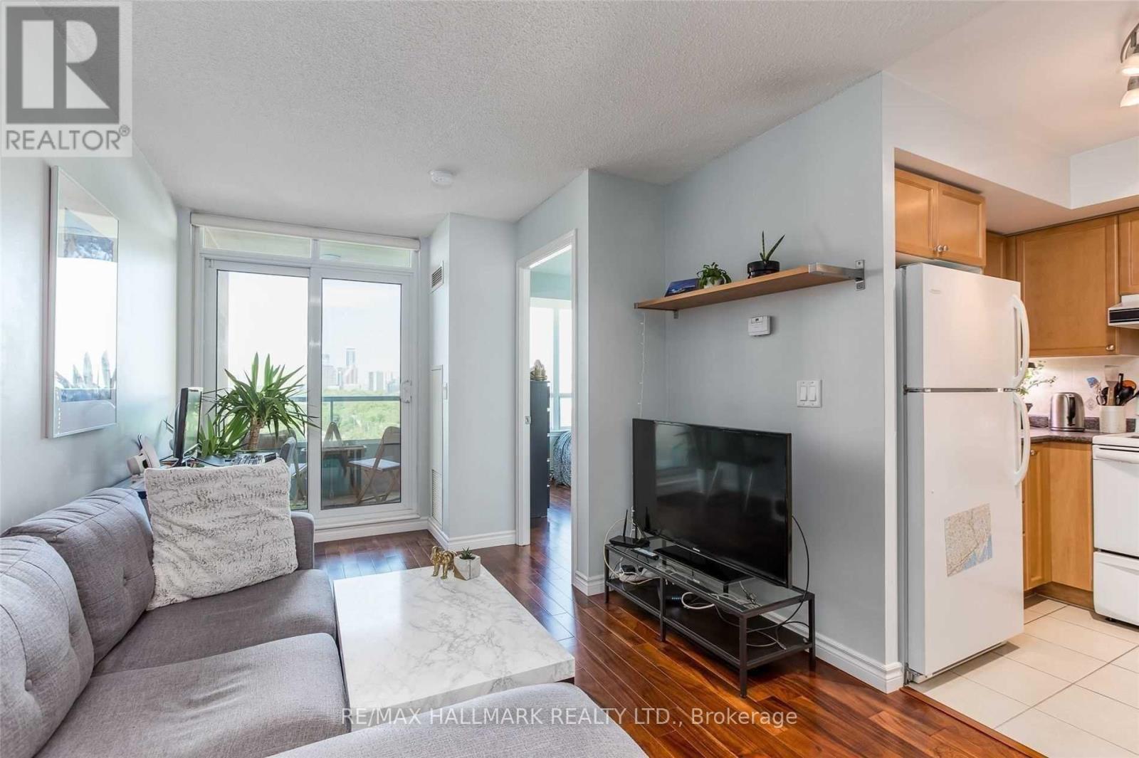 1113 - 17 Barberry Place, Toronto, ON - Indoor Photo Showing Living Room