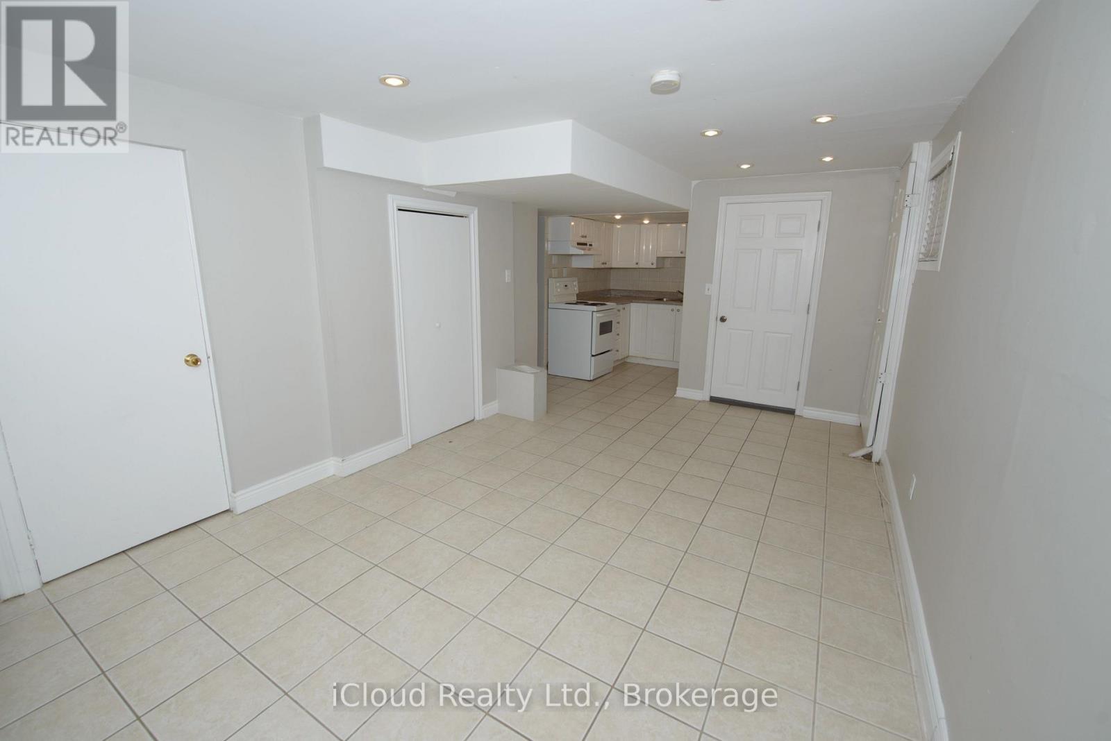 2 - 3765 Keenan Crescent, Mississauga, ON - Indoor Photo Showing Other Room