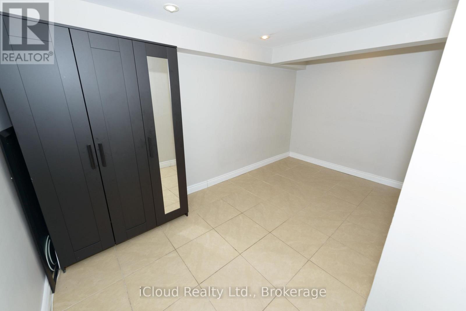 2 - 3765 Keenan Crescent, Mississauga, ON - Indoor Photo Showing Other Room