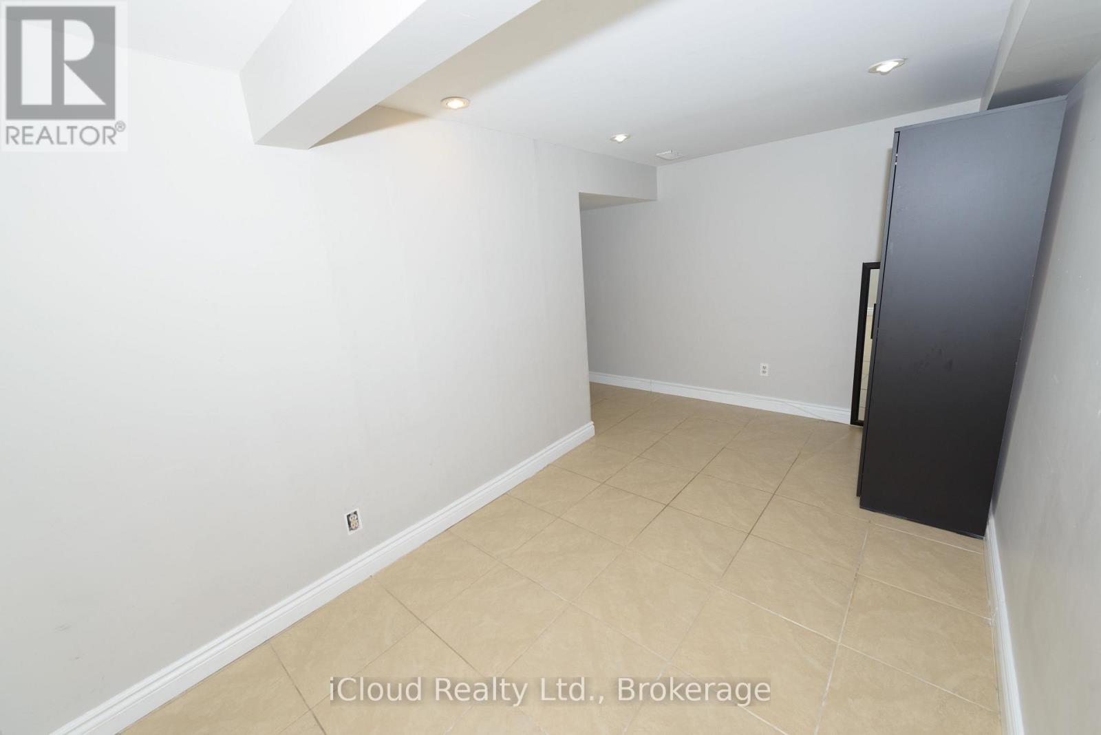 2 - 3765 Keenan Crescent, Mississauga, ON - Indoor Photo Showing Other Room