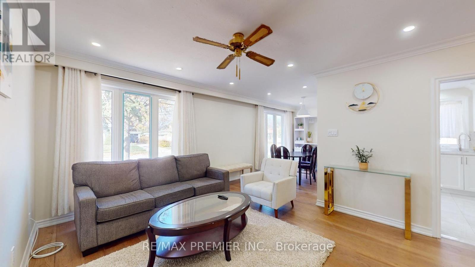 236 Thistle Down Boulevard, Toronto, ON - Indoor Photo Showing Living Room