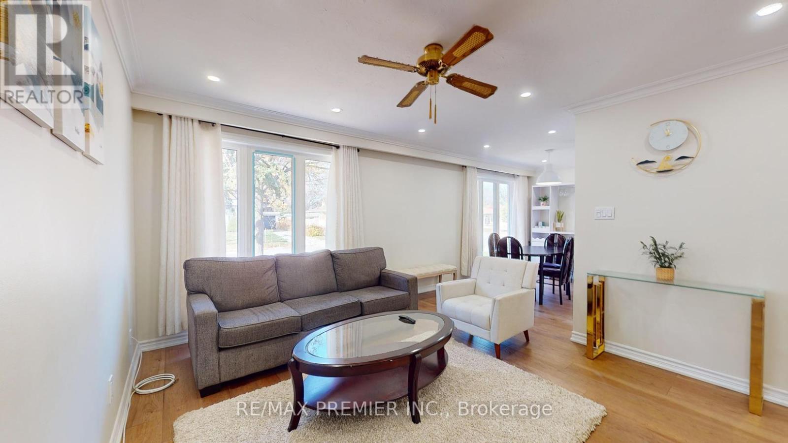 236 Thistle Down Boulevard, Toronto, ON - Indoor Photo Showing Living Room