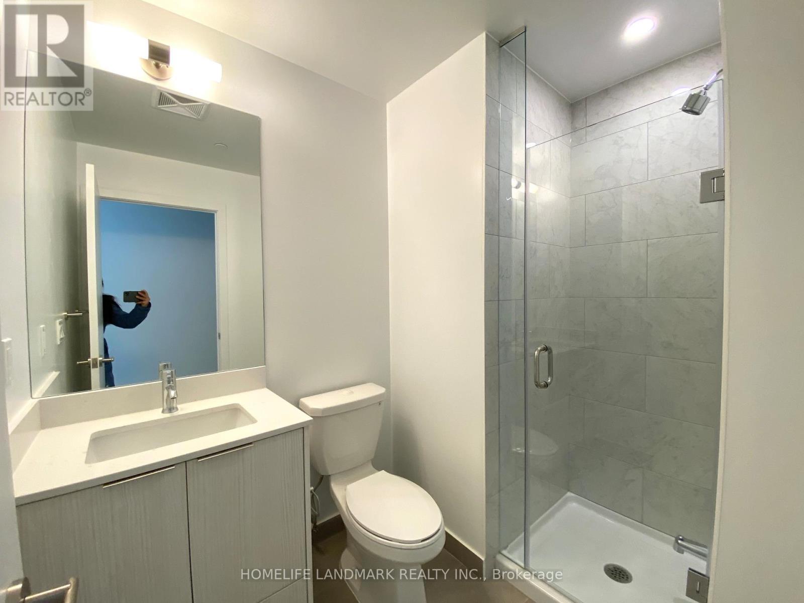 2202 - 32 Forest Manor Road, Toronto, ON - Indoor Photo Showing Bathroom