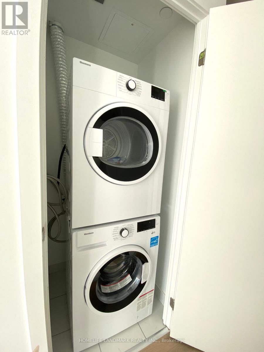 2202 - 32 Forest Manor Road, Toronto, ON - Indoor Photo Showing Laundry Room