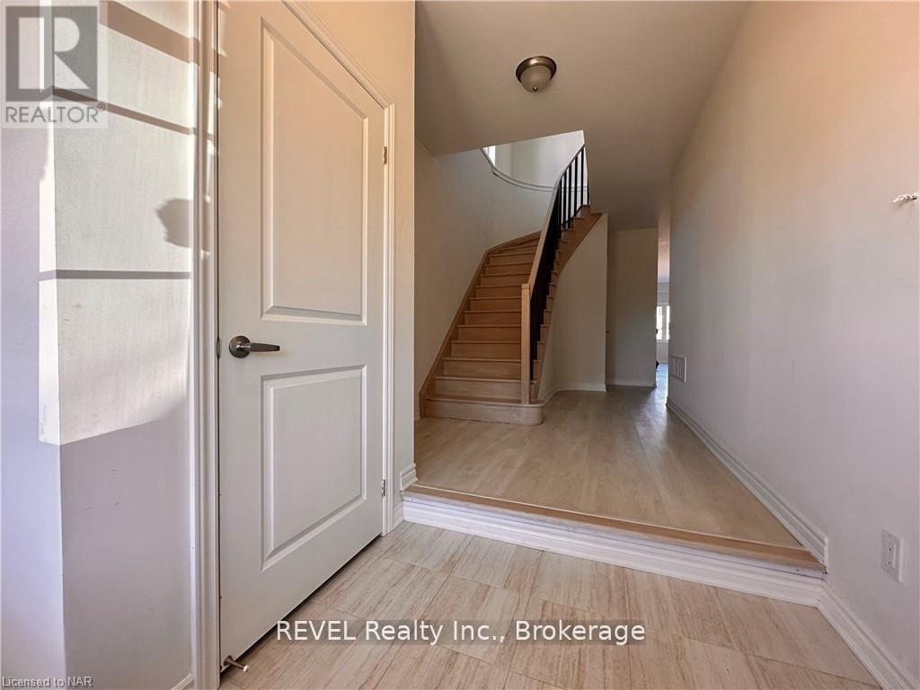 29 Sapphire Way, Thorold (Rolling Meadows), ON - Indoor Photo Showing Other Room