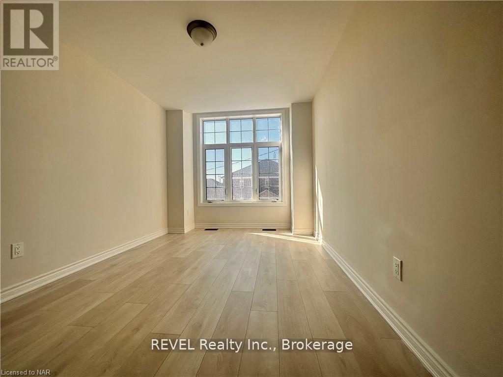 29 Sapphire Way, Thorold (Rolling Meadows), ON - Indoor Photo Showing Other Room