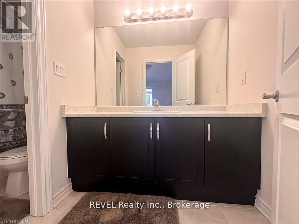 29 Sapphire Way, Thorold (Rolling Meadows), ON - Indoor Photo Showing Bathroom