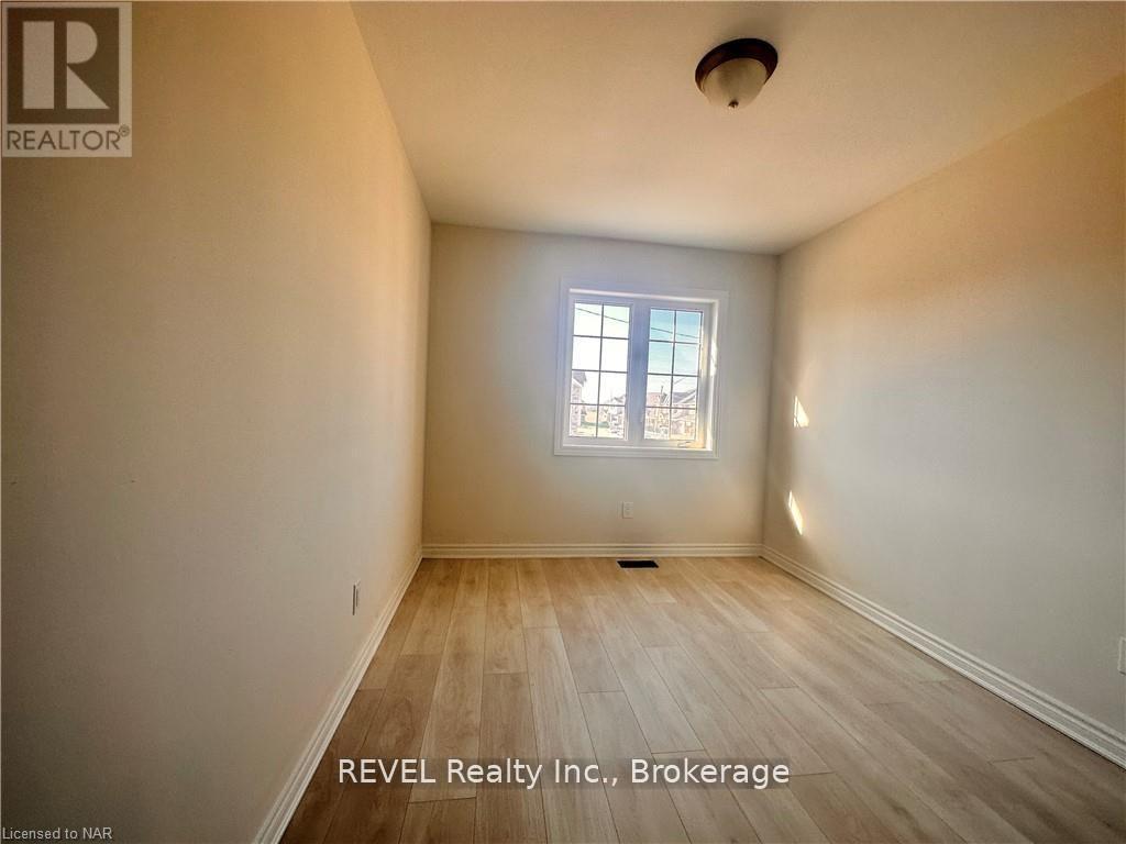 29 Sapphire Way, Thorold (Rolling Meadows), ON - Indoor Photo Showing Other Room