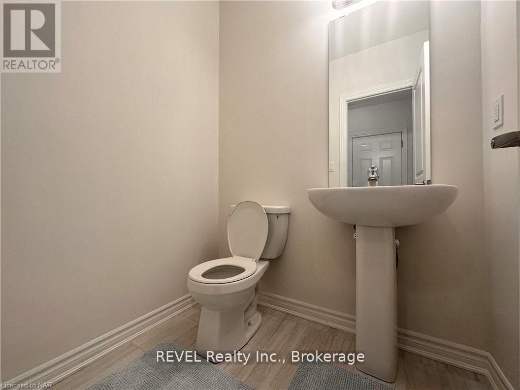 29 Sapphire Way, Thorold (Rolling Meadows), ON - Indoor Photo Showing Bathroom
