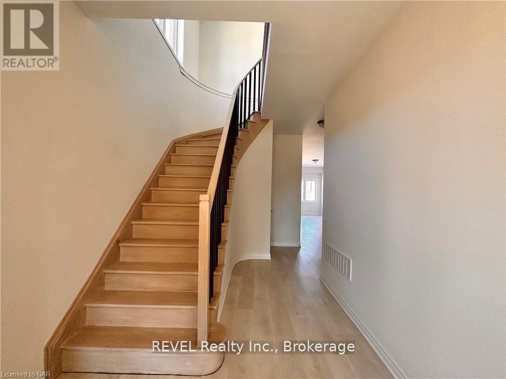 29 Sapphire Way, Thorold (Rolling Meadows), ON - Indoor Photo Showing Other Room