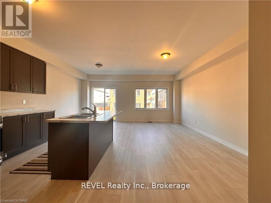 29 Sapphire Way, Thorold (Rolling Meadows), ON - Indoor Photo Showing Kitchen