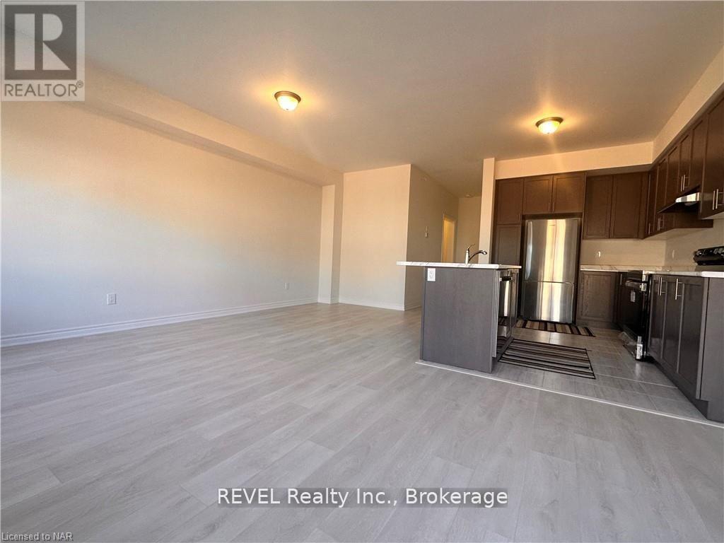 29 Sapphire Way, Thorold (Rolling Meadows), ON - Indoor Photo Showing Kitchen