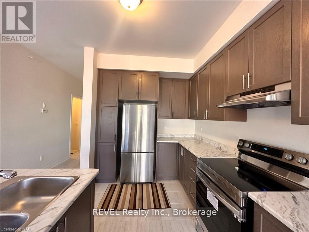 29 Sapphire Way, Thorold (Rolling Meadows), ON - Indoor Photo Showing Kitchen