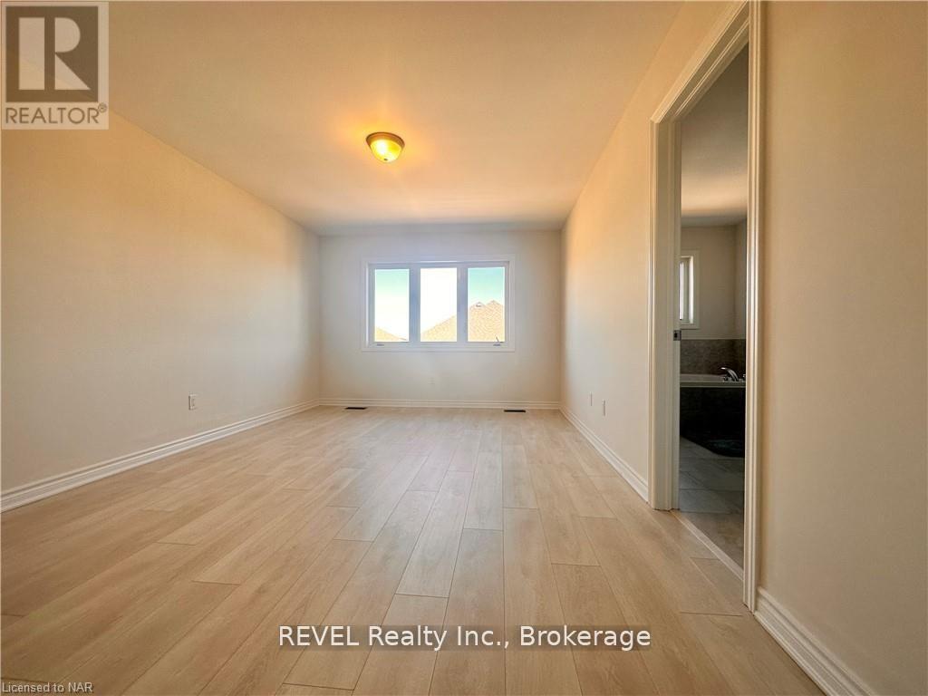 29 Sapphire Way, Thorold (Rolling Meadows), ON - Indoor Photo Showing Other Room
