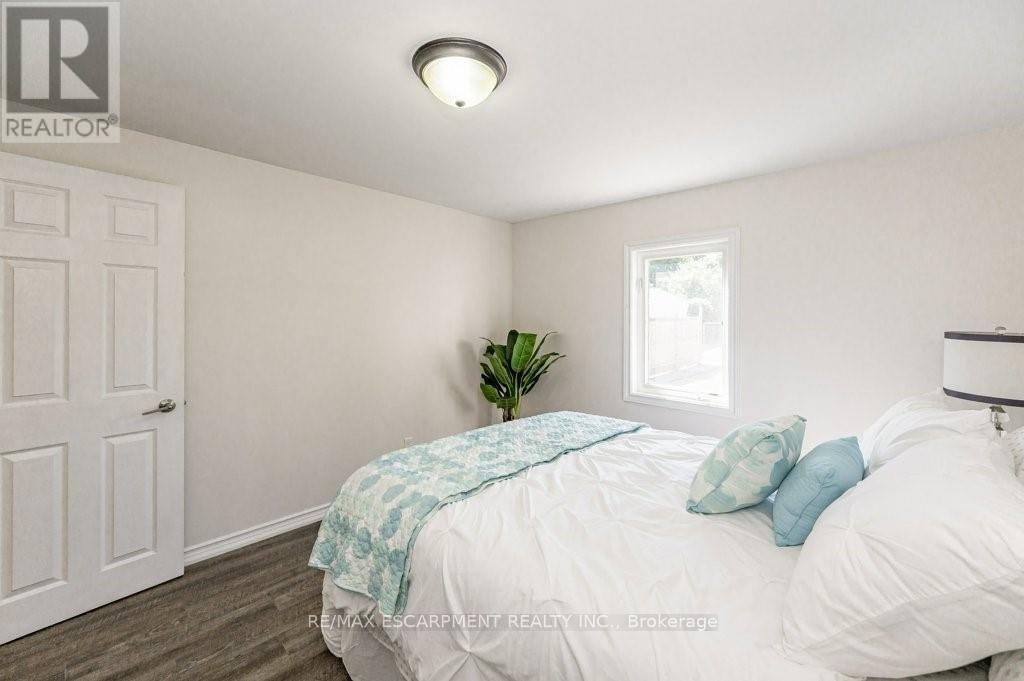196 Picton Street E, Hamilton, ON - Indoor Photo Showing Bedroom