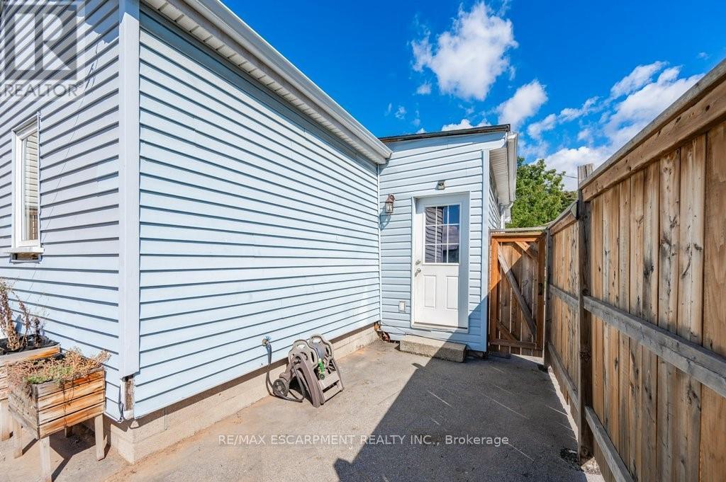 196 Picton Street E, Hamilton, ON - Outdoor