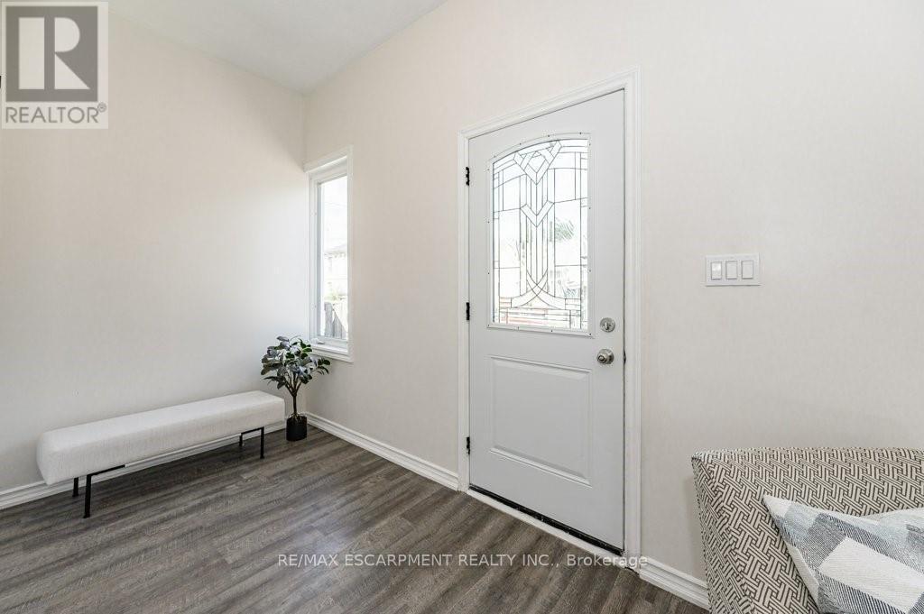 196 Picton Street E, Hamilton, ON - Indoor Photo Showing Other Room