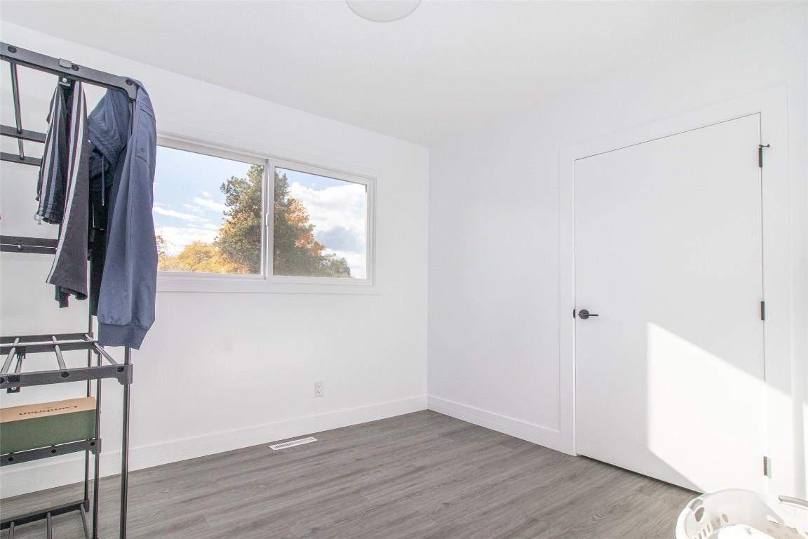 1352 Alder Court, Kelowna, BC - Indoor Photo Showing Other Room