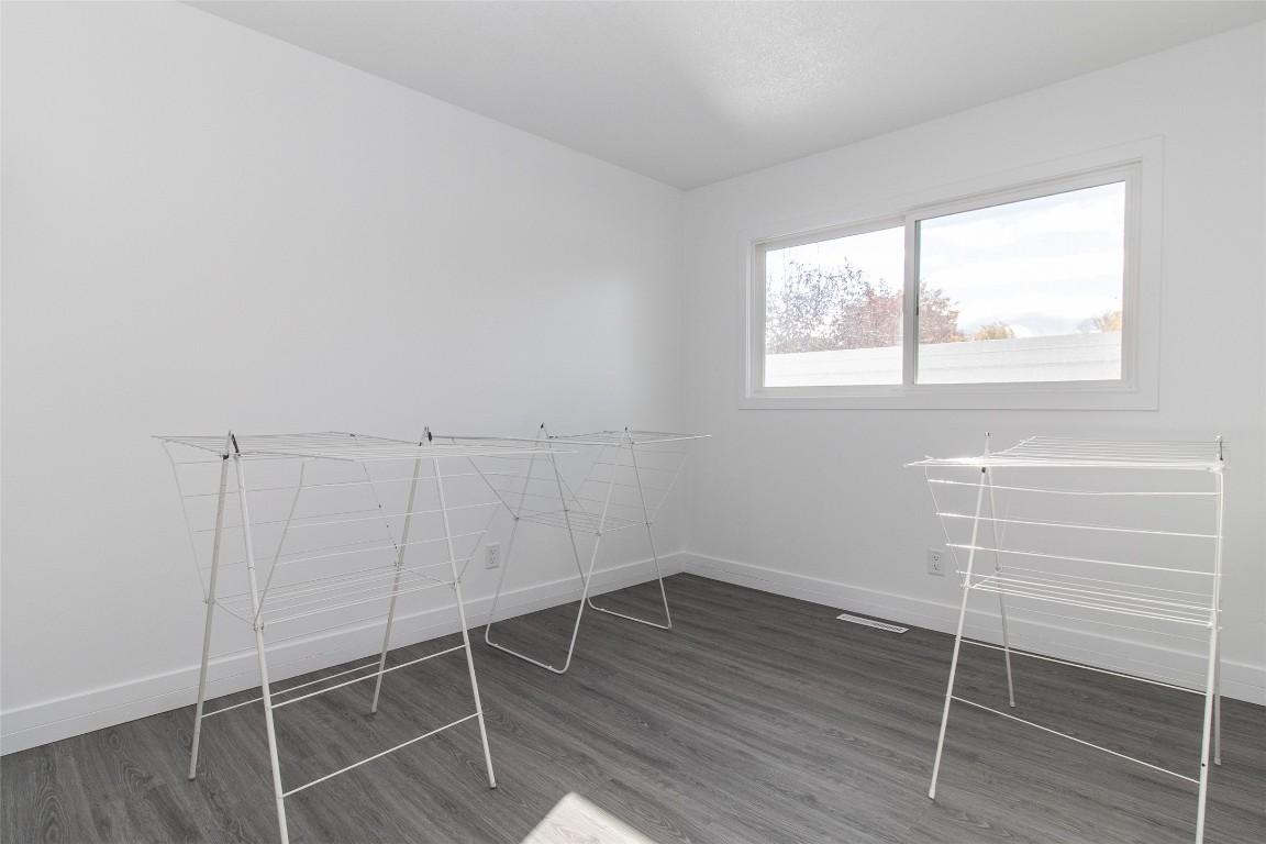 1352 Alder Court, Kelowna, BC - Indoor Photo Showing Other Room