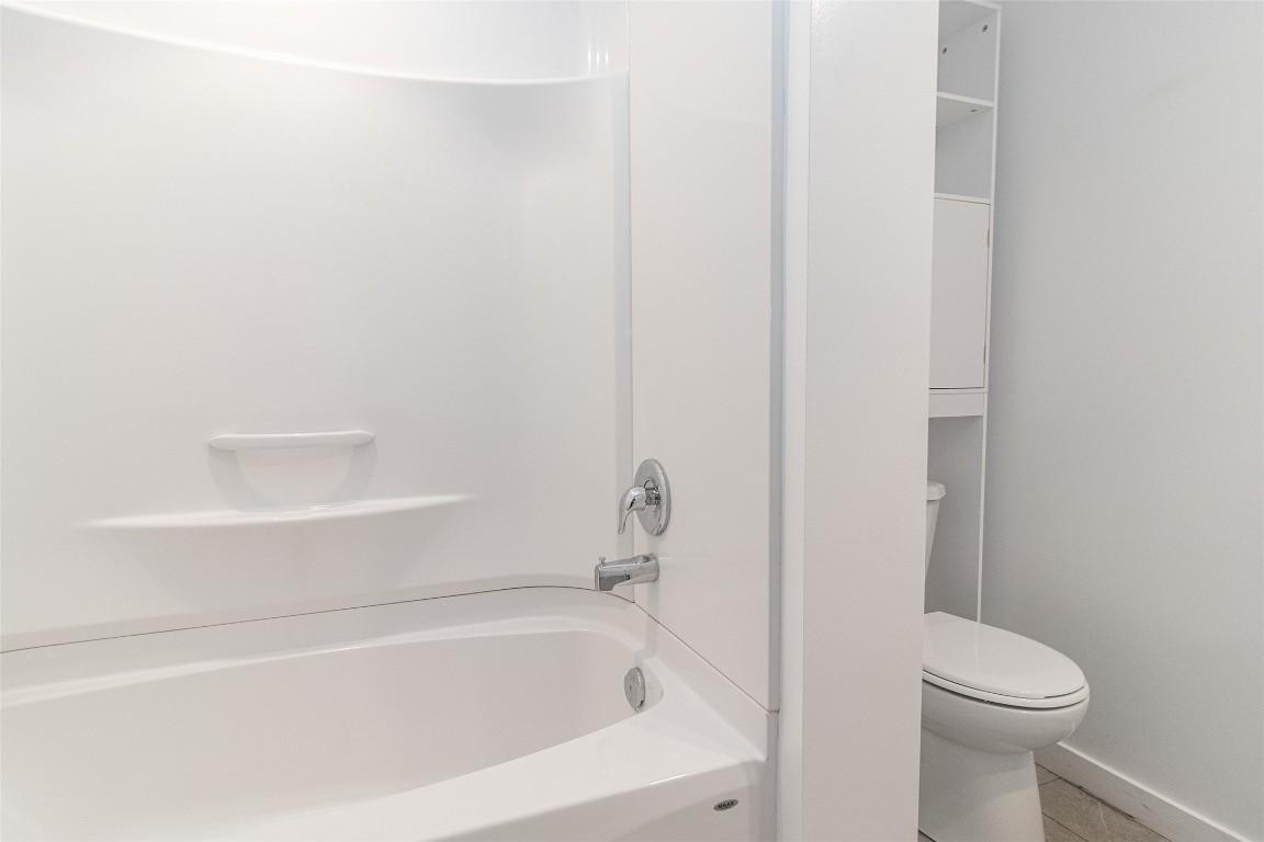 1352 Alder Court, Kelowna, BC - Indoor Photo Showing Bathroom