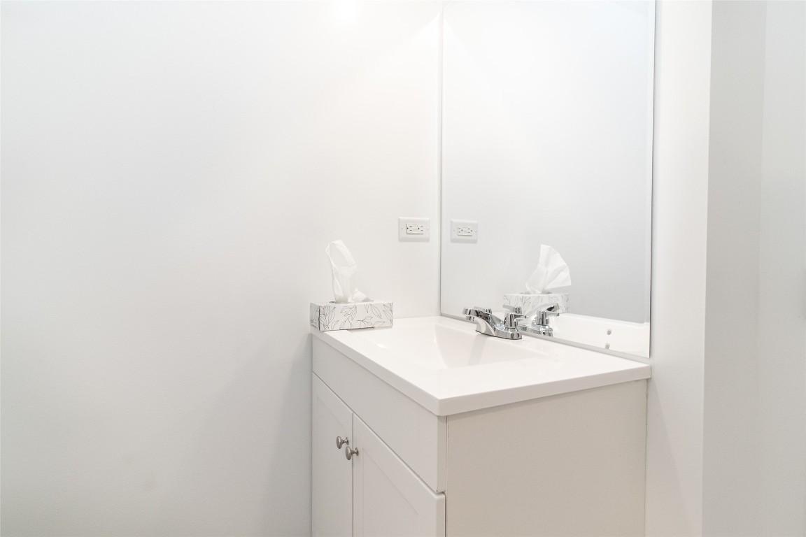 1352 Alder Court, Kelowna, BC - Indoor Photo Showing Bathroom