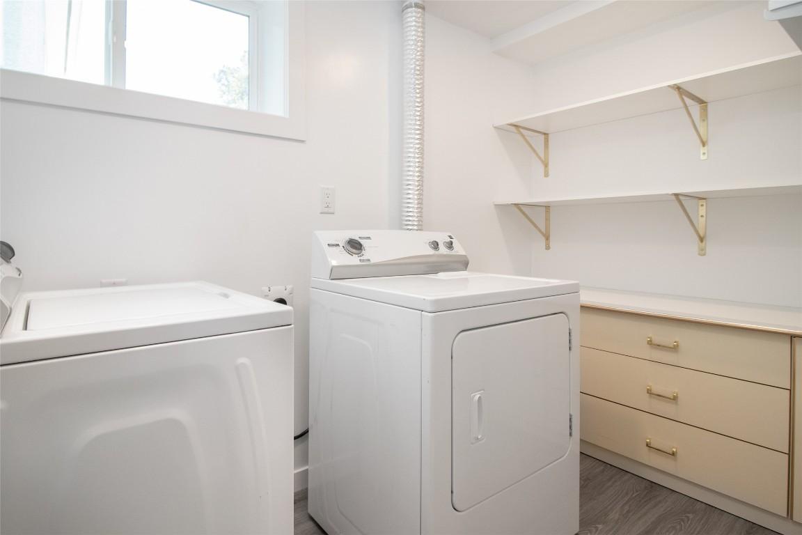 1352 Alder Court, Kelowna, BC - Indoor Photo Showing Laundry Room