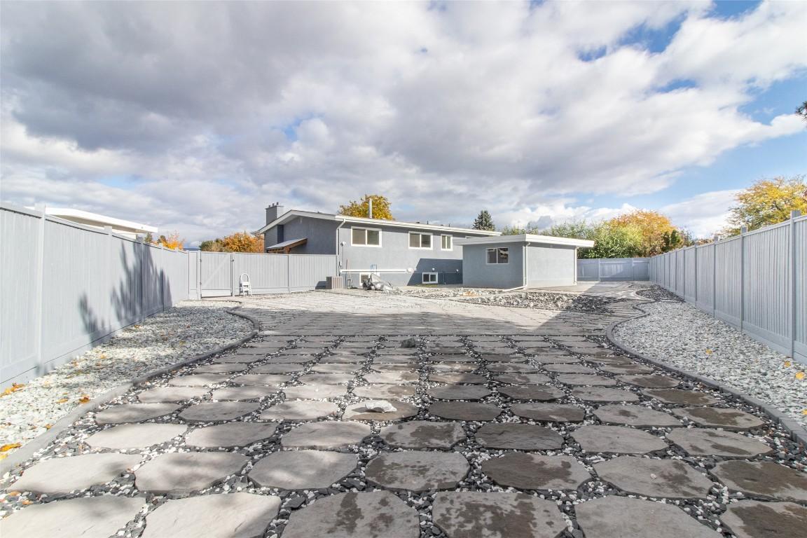 1352 Alder Court, Kelowna, BC - Outdoor