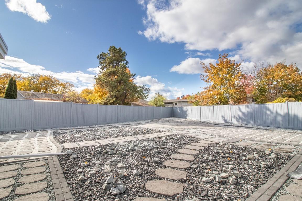 1352 Alder Court, Kelowna, BC - Outdoor