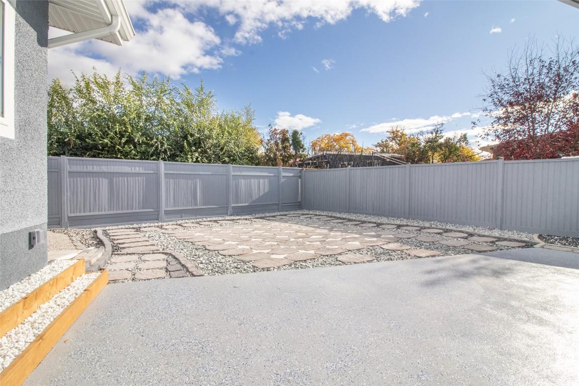 1352 Alder Court, Kelowna, BC - Outdoor