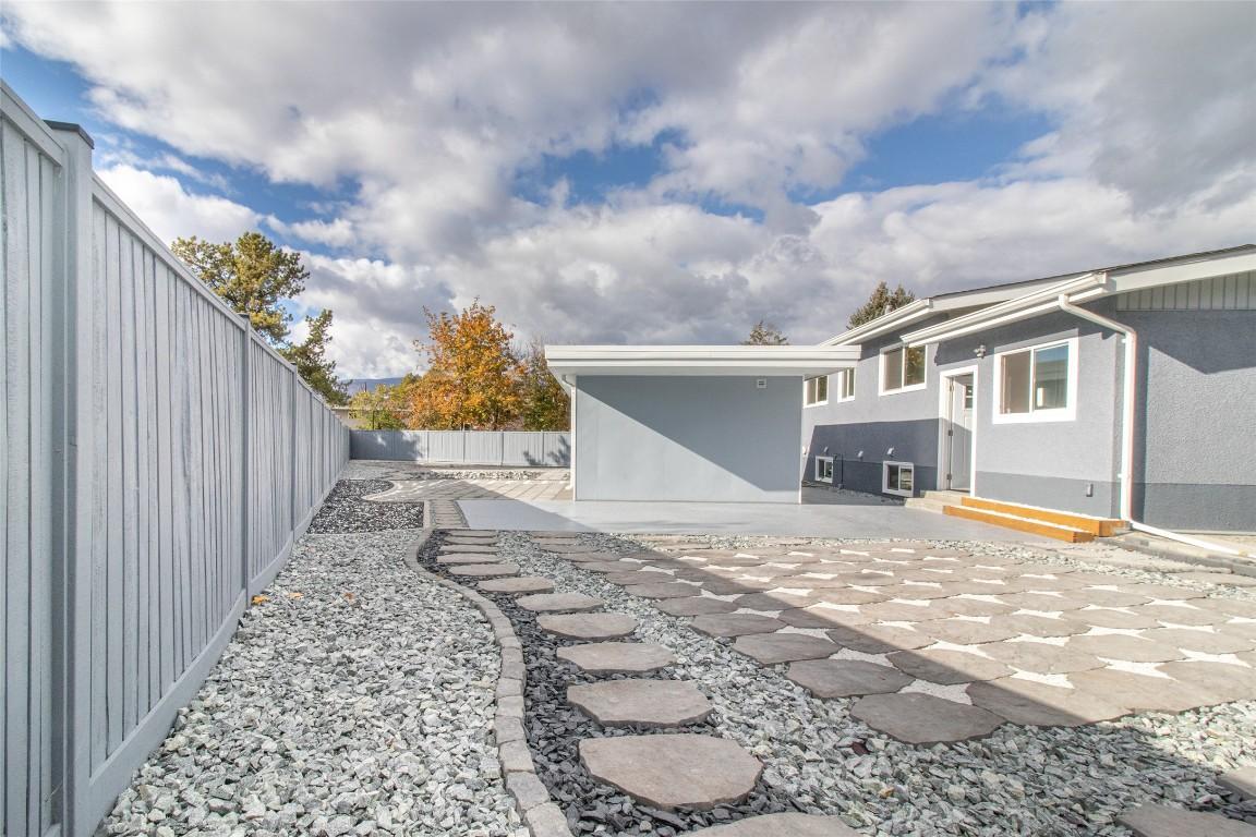 1352 Alder Court, Kelowna, BC - Outdoor