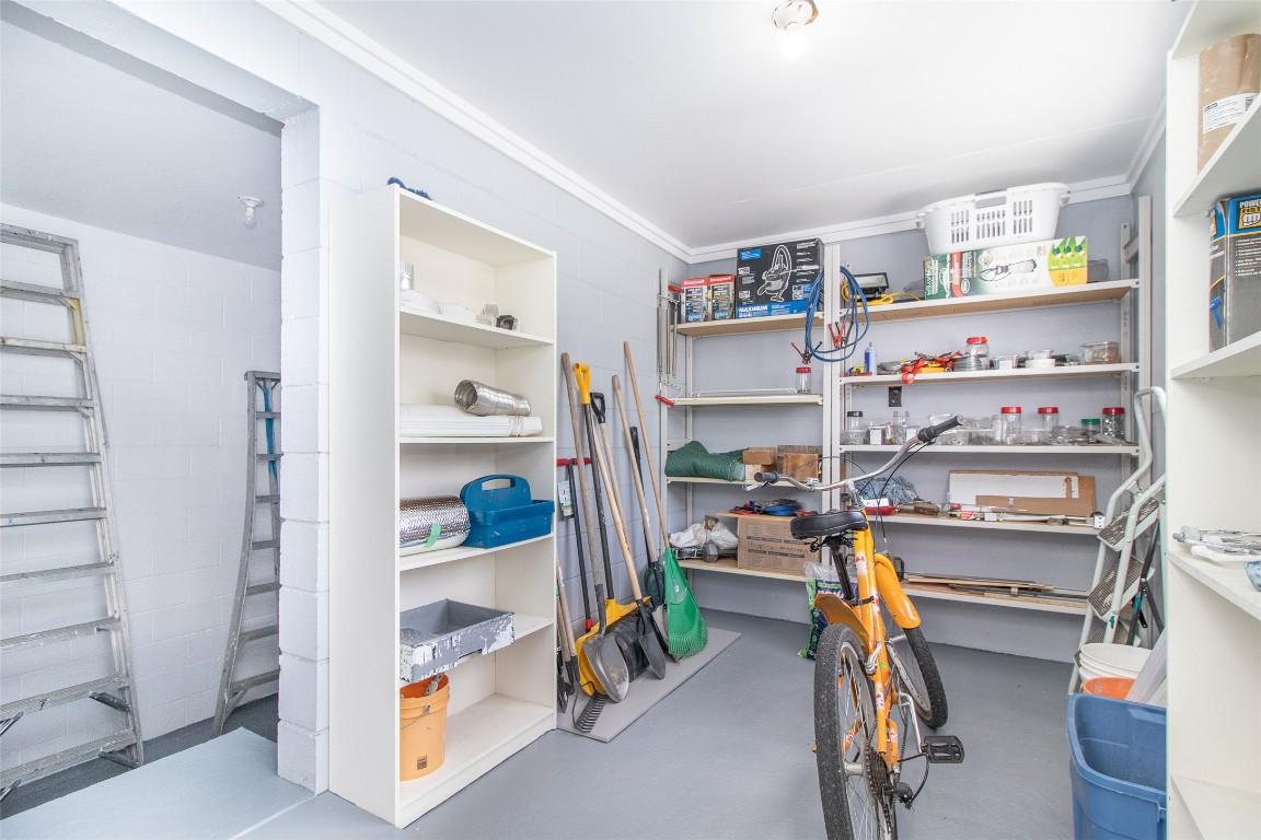 1352 Alder Court, Kelowna, BC - Indoor With Storage