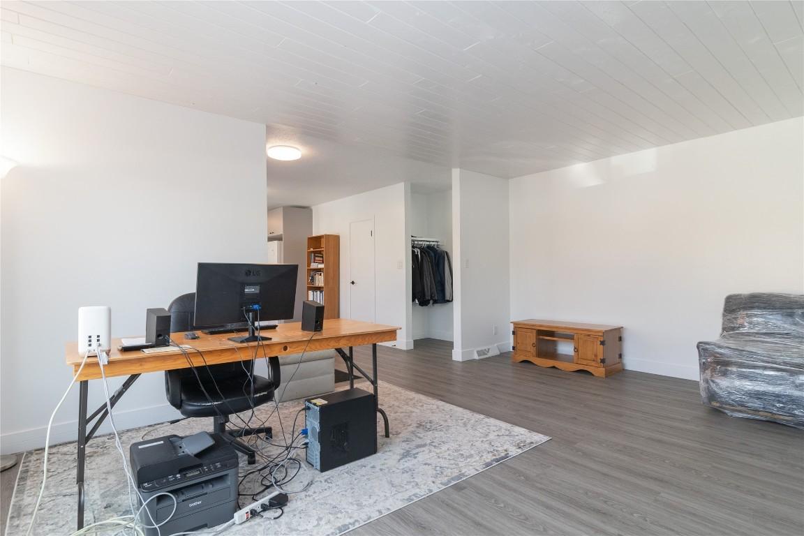 1352 Alder Court, Kelowna, BC - Indoor Photo Showing Office