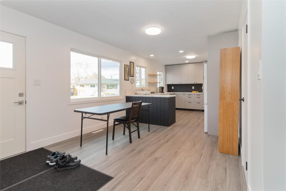 1352 Alder Court, Kelowna, BC - Indoor