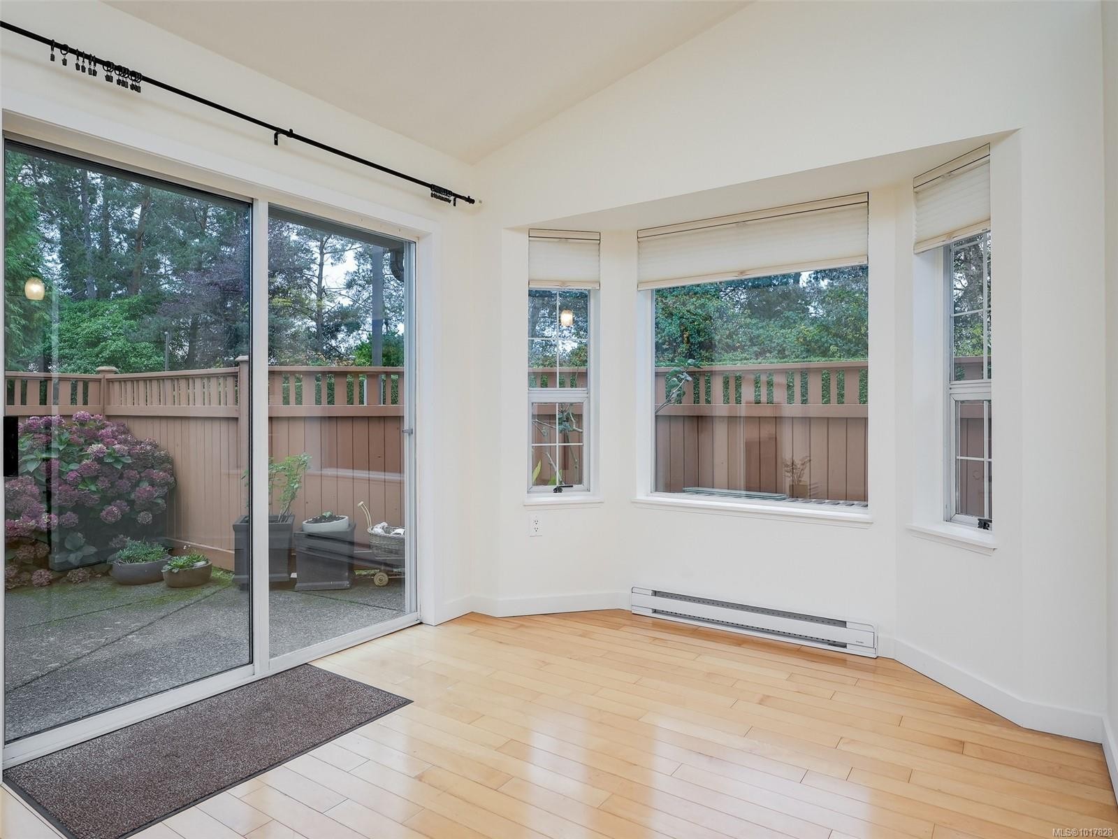 8-2070 Amelia Ave, Sidney, BC