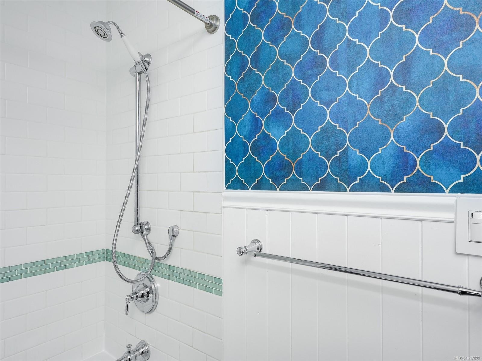 8-2070 Amelia Ave, Sidney, BC