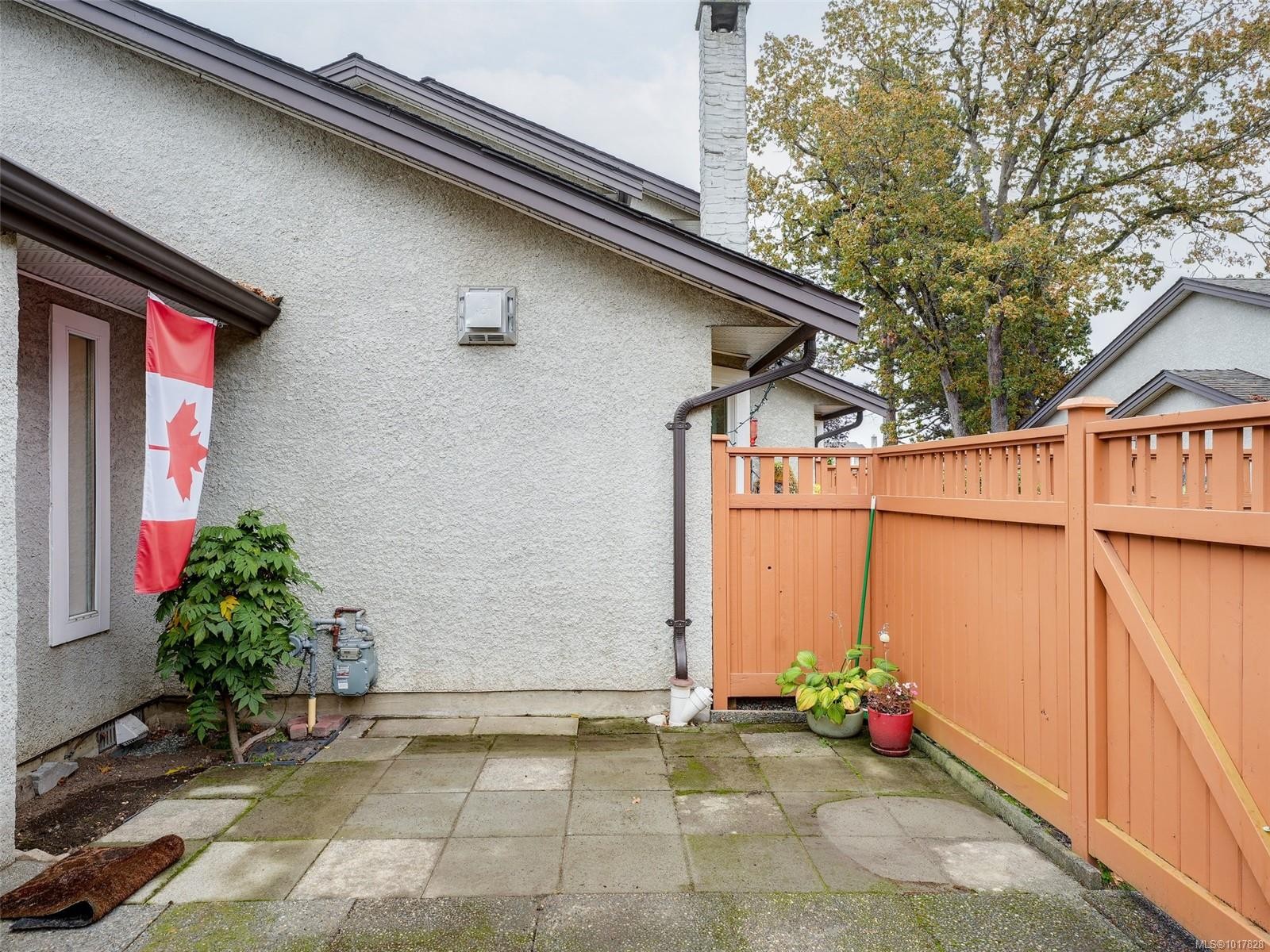 8-2070 Amelia Ave, Sidney, BC