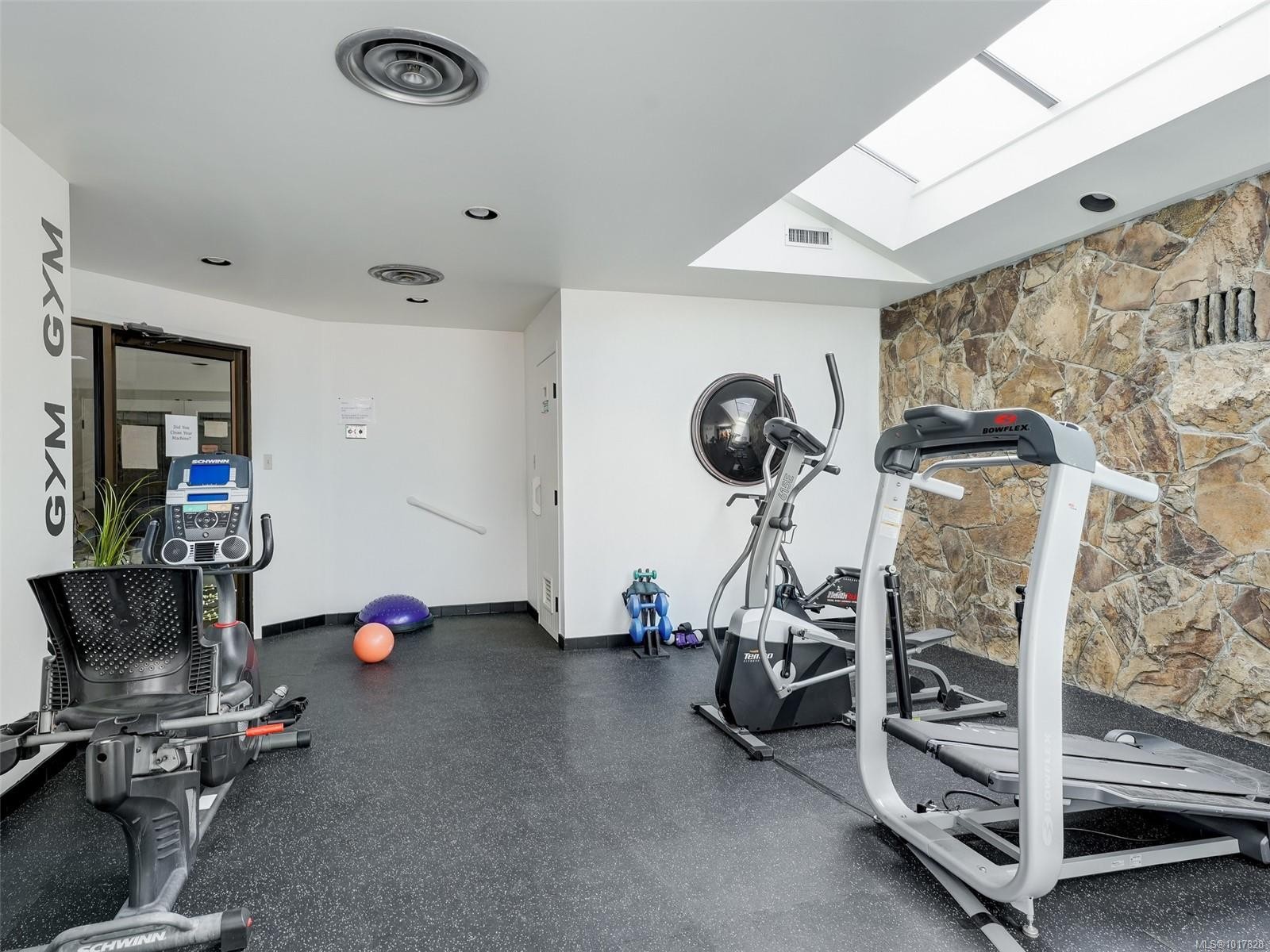 8-2070 Amelia Ave, Sidney, BC