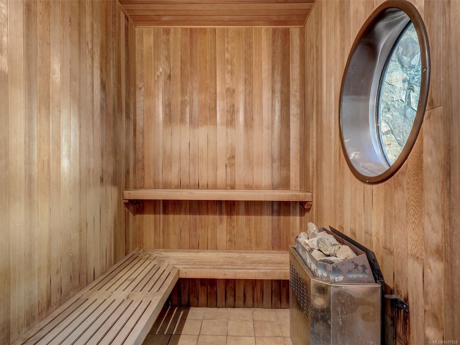 8-2070 Amelia Ave, Sidney, BC