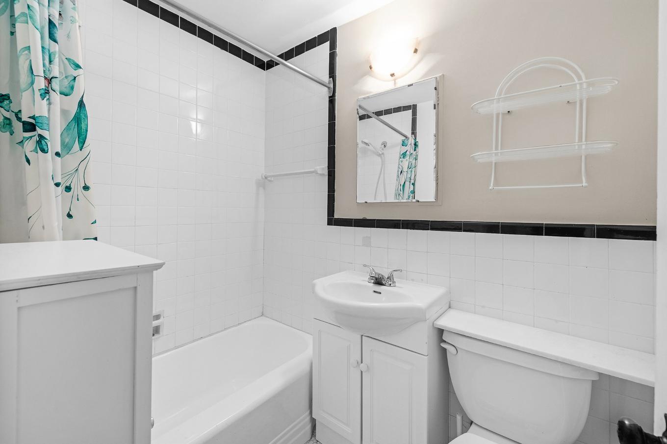 Bathroom - 5-2505 Av. Van Horne, Montréal (Côte-Des-Neiges/Notre-Dame-De-Grâce), QC - Indoor Photo Showing Bathroom