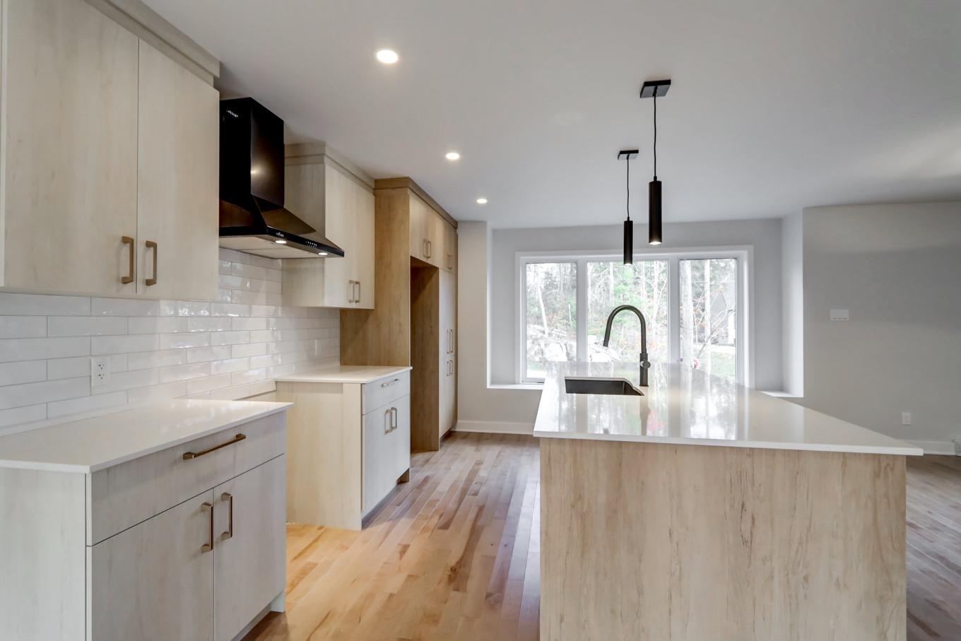 Cuisine - 84 12E Avenue, Saint-Hippolyte, QC - Indoor Photo Showing Kitchen With Upgraded Kitchen