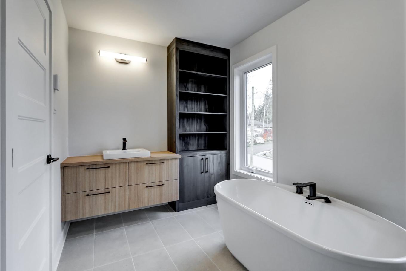 Salle de bains - 84 12E Avenue, Saint-Hippolyte, QC - Indoor Photo Showing Bathroom