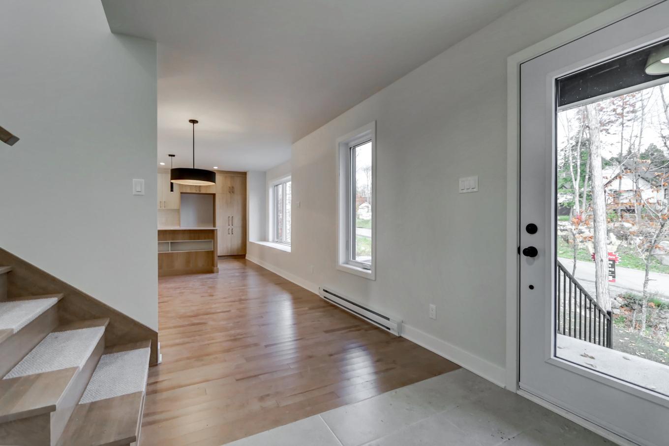 Hall d'entrée/Vestibule - 84 12E Avenue, Saint-Hippolyte, QC - Indoor Photo Showing Other Room